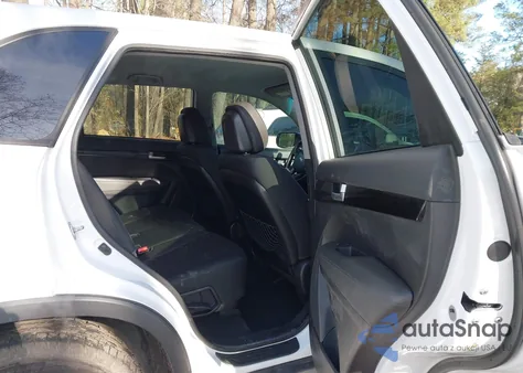 2015 Kia Sorento Lx z USA, uszkodzony, nr VIN 5XYKT3A6XFG593650